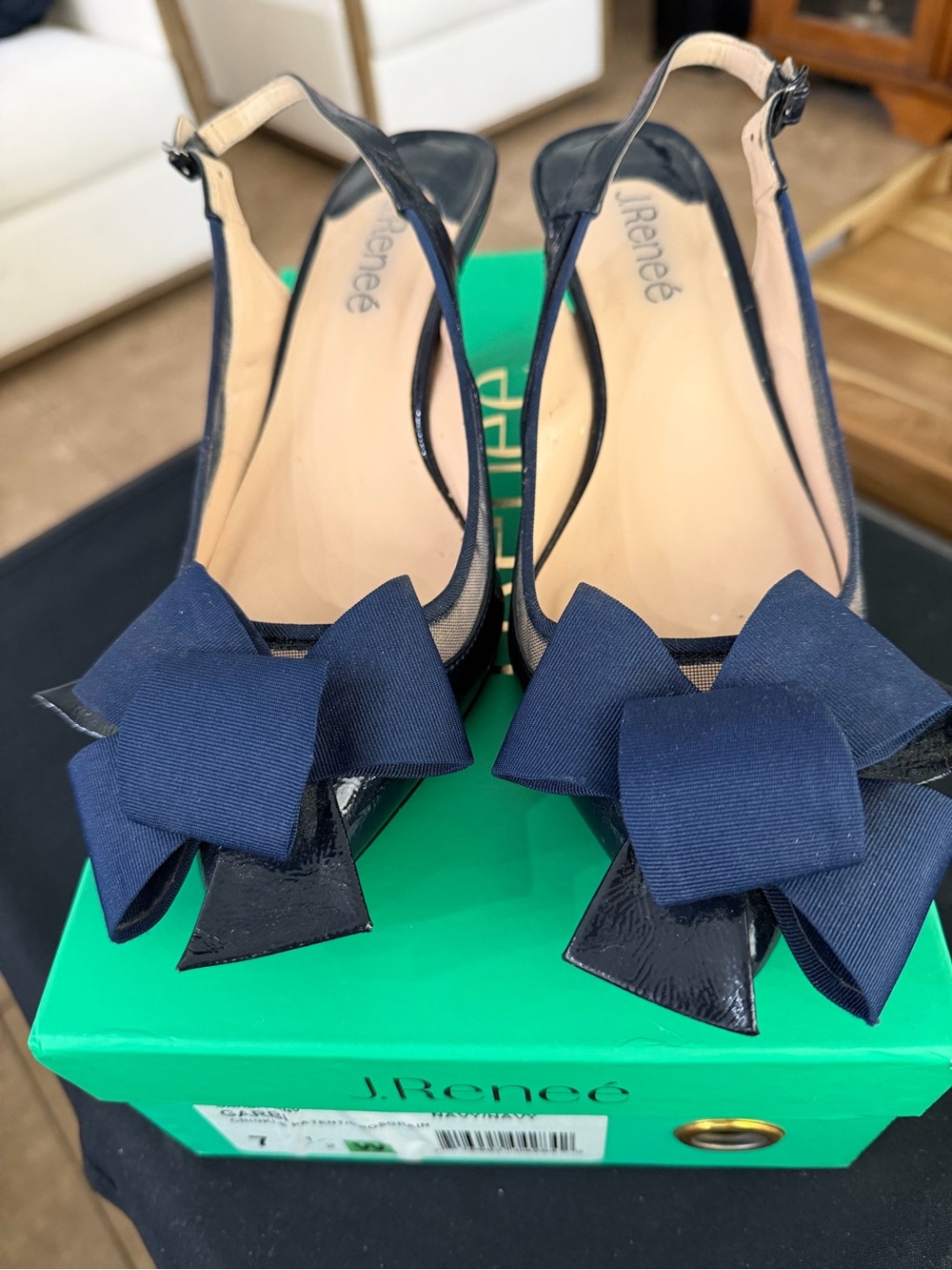 J. Renee | Crinkle-Patent grosgrain detailing Navy Slingback Heels 💙 - Picture 7 of 7